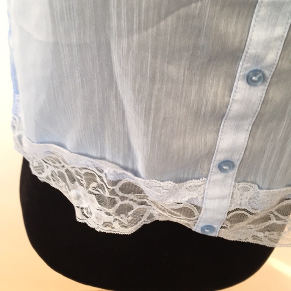 Light weight lacy tank - Picture 2 of 3